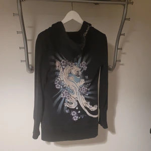 Ed Hardy zip up - Fet edhardy tröja as clean är tjejmodel, bra condotion, använd men inga hål eller fläckar eller nåt, ‼️PRISET ÄR LÖST KAN DISKUTERAS‼️