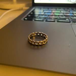 Cool ring ifrån brandy Melville, köptes i vintras💞
