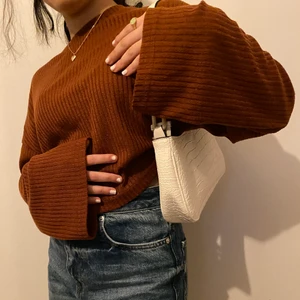 Stickad tröja -  Tröja i storlek Xs/S använt endast en gång. Budgivning om fler är intresserade