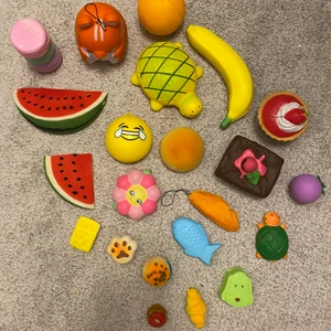 Squishies - Några squishies i olika former och färger, alla för 50kr 1 för 3kr. Köparen betalar frakten!🥰 