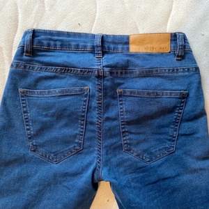 Noisy may jeans. Skinny jeans i storlek 26/36, 100kr + frakt om vi inte möts upp i Eskilstuna:)