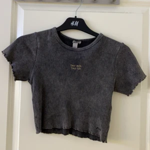 Topp - Kroppad topp från PULL&BEAR. Helt oanvänd. Storlek S. Köparen står för frakten💕💕💕