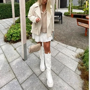 slutsålda stövlar oanvända  - Hej jag säljer dessa nya populära stövlar som är slutsålda överallt i en obruten förpackning! Passar 38 och 39