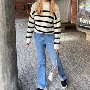 Stickad randig polotröja! - Stickad tröja från HM som är slutsåld! Stolrek S. Fint skick<3