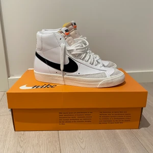 Nike Blazer Mid - Säljer mina superfina blazer då dom tyvärr är för små för mig. Helt oanvända, alltså nyskick💙 Storlek 38