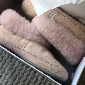 Shepherd tofflor  - Säljer mina äkta shepherd tofflor! Supersköna och helt oanvända! Köpta för ca 700 kr💘💘