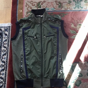 Nike vindvāst jacka  - Unisex vindvāst jacka som passar till allt och sitter perfekt 