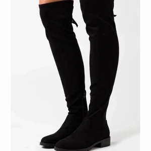 Skor - Bilden är ej min, tagen från Google. Jätte fina skor med en pytteliten klack. Nly shoes. Kan mötas upp i Göteborg eller frakta. Jag kollar priset på frakten när du bestämt dig för att du vill köpa😊