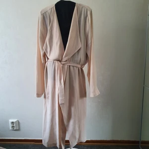 Trenchcoat  - Trenchcoat i krämvit