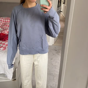 Sweatshirt - Säljer denna sweatshirt från Carin Wester. Super skön och jättefin färg!