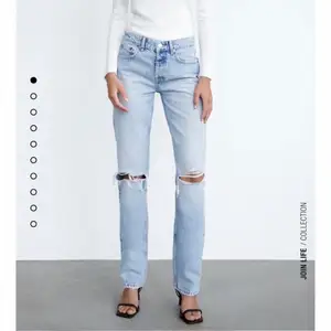 Säljer dessa skitfina lågmifjade jeans från zara i storlek 36 men dom är för stora för mig