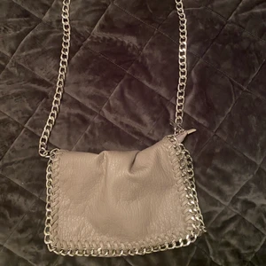 Tiamo väska - Tiamoväska i den mellanstora modellen 💕 perfekt skick! Köp direkt för 250 