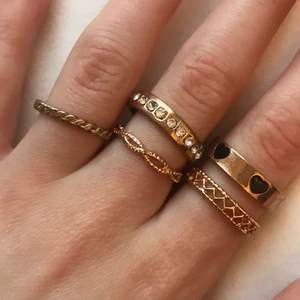 Guldiga ringar - Guldiga ringar, 7kr styck eller 25kr för alla!😊 Möts i slussen eller postar✨