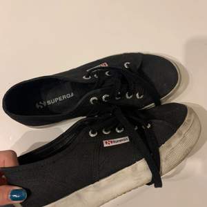 Jättesnygga Superga sneakers! Köpta förra året men är tyvärr för små för mig och därför endast  använda ett fåtal gånger