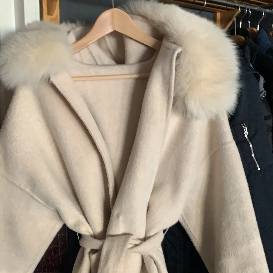 Säljer denna finns pälskappa , knappt av - 90