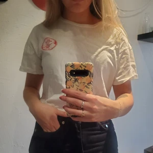 Tshirt  - Fin tshirt med fint budskap! 💓