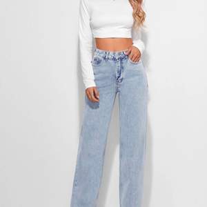 Ett par super fina jeans ifrån shien, dessa är baggy/wide/straight jeans. Dessa är aldrig använda då de var för stora, storlek 34/Xs passar även 36/S och 38/M, 200 kr ink frakt 💓