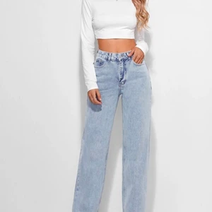 Wide jeans  - Ett par super fina jeans ifrån shien, dessa är baggy/wide/straight jeans. Dessa är aldrig använda då de var för stora, storlek 34/Xs passar även 36/S och 38/M, 200 kr ink frakt 💓