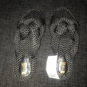 Tofflor  - Säljer av mina nya tofflor bara testade i storlek 38