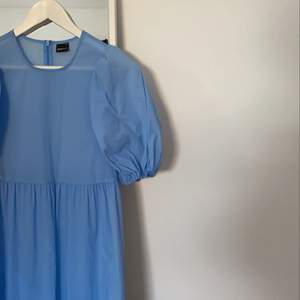 En sommardröm! Super fin blå klänning från Gina!