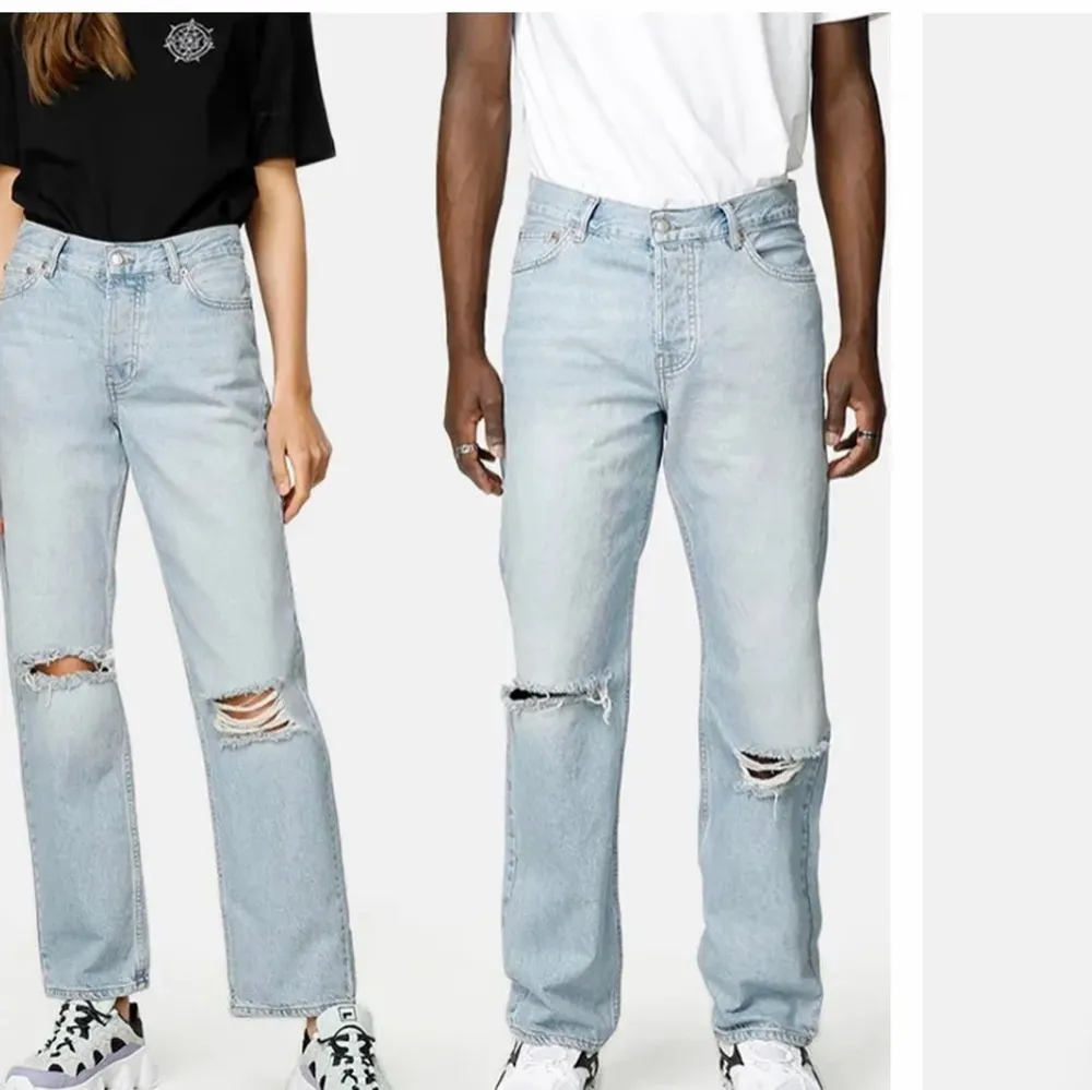 Snygga baggy jeans från junkyard! Första bilden är lånad så skriv för egna bilder! Kan möts i Stockholm annars står köparen för frakt. Bra skick! Nypris:500kr. Jeans & Byxor.