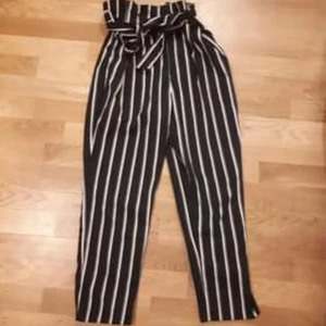 Två byxor  - Båda byxorna är samma storlek och har bara haft på mig den en gång 