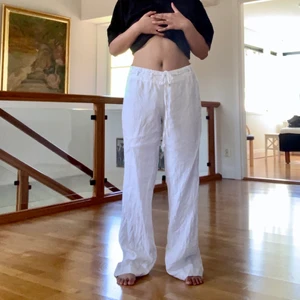 linnebyxor! - säljer dessa SKÖNA OCH SNYGGA linnebyxorna, som ni kanske ser så passar de inte mig när det kommer till längden!! är 156cm ☺️  dessa är i strl 36