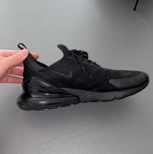 Nike air Max 270 - 700kr eller bäst budande / stl 44