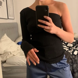 One shoulder topp - One shoulder topp från NAKD. Storlek s 100kr