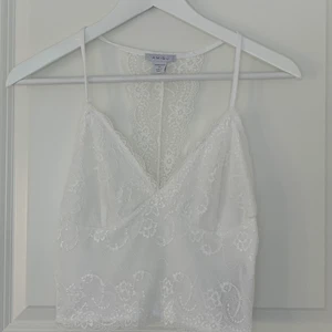 Spetslinne - Spetslinne från NewYorker, använd ett fåtal gånger, säljer pågrund av att jag inte använder den, storlek M.