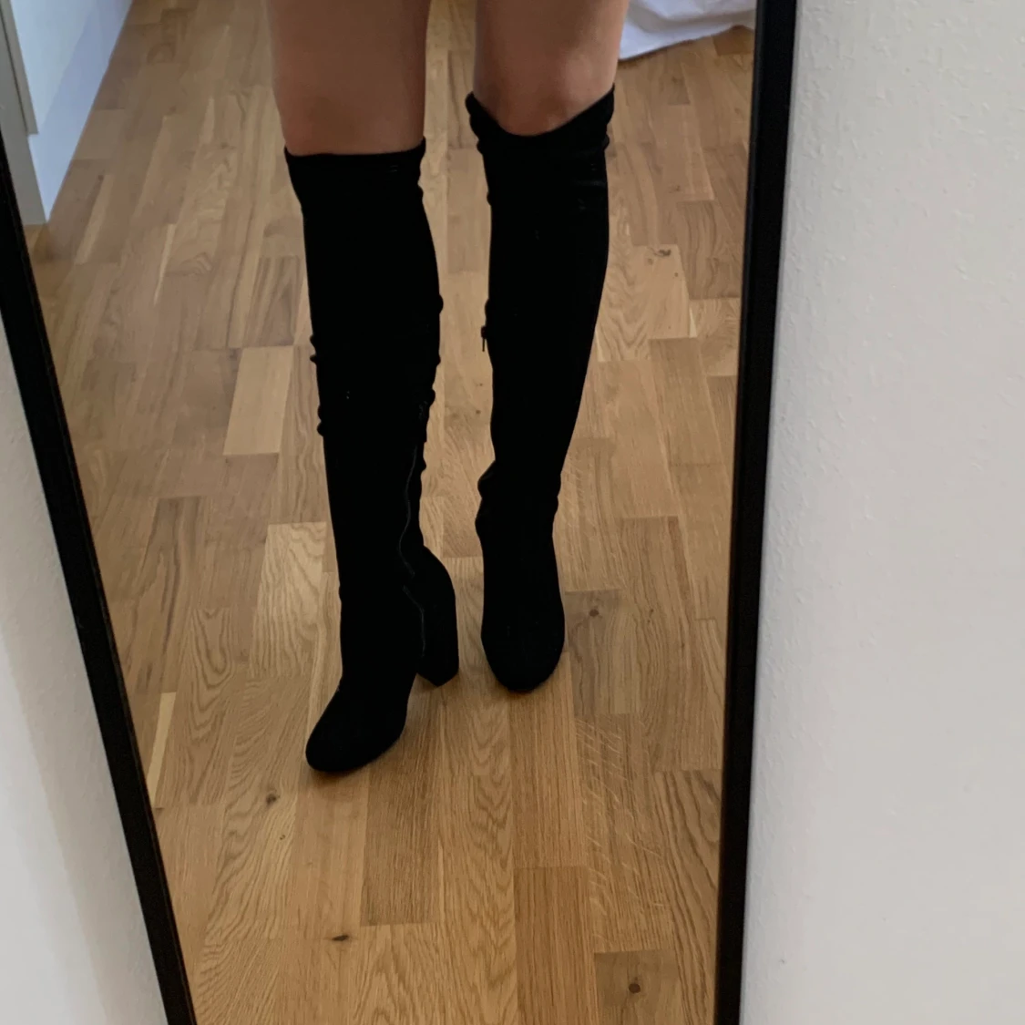 Knähöga svarta klackar! - 91