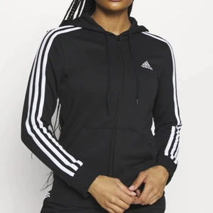 Adidas hoodie - Säljer min adidas hoodie då den knappt andvänds. Andvänd ca 2 gånger. Storlek xs. 