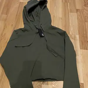 Säljer min super fina hoodie från lager eftersom jag har två! Prislappen finns kvar🥰 Orginal pris 150kr men säljes för 70kr! 