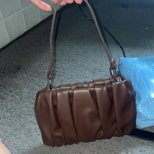 Brun väska - Säljer denna super snygga bruna väska