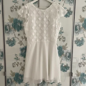 Student/avslutnings klänning - Perfekt klänning för student eller avslutning från Bubbleroom. Oanvänd. Säljer pga fel stolek för mig. Skriv för fler bilder. Pris kan diskuteras vid snabb affär. Skickar snabbt ✨