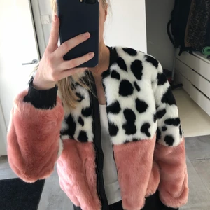 Rosa/leopardjacka - Fin jacka från Lindex. Storlek 158/164. Passar som en XS.