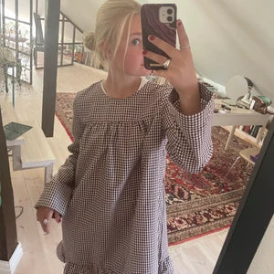 Nakd Klänning - Rutig klänning från Nakd.