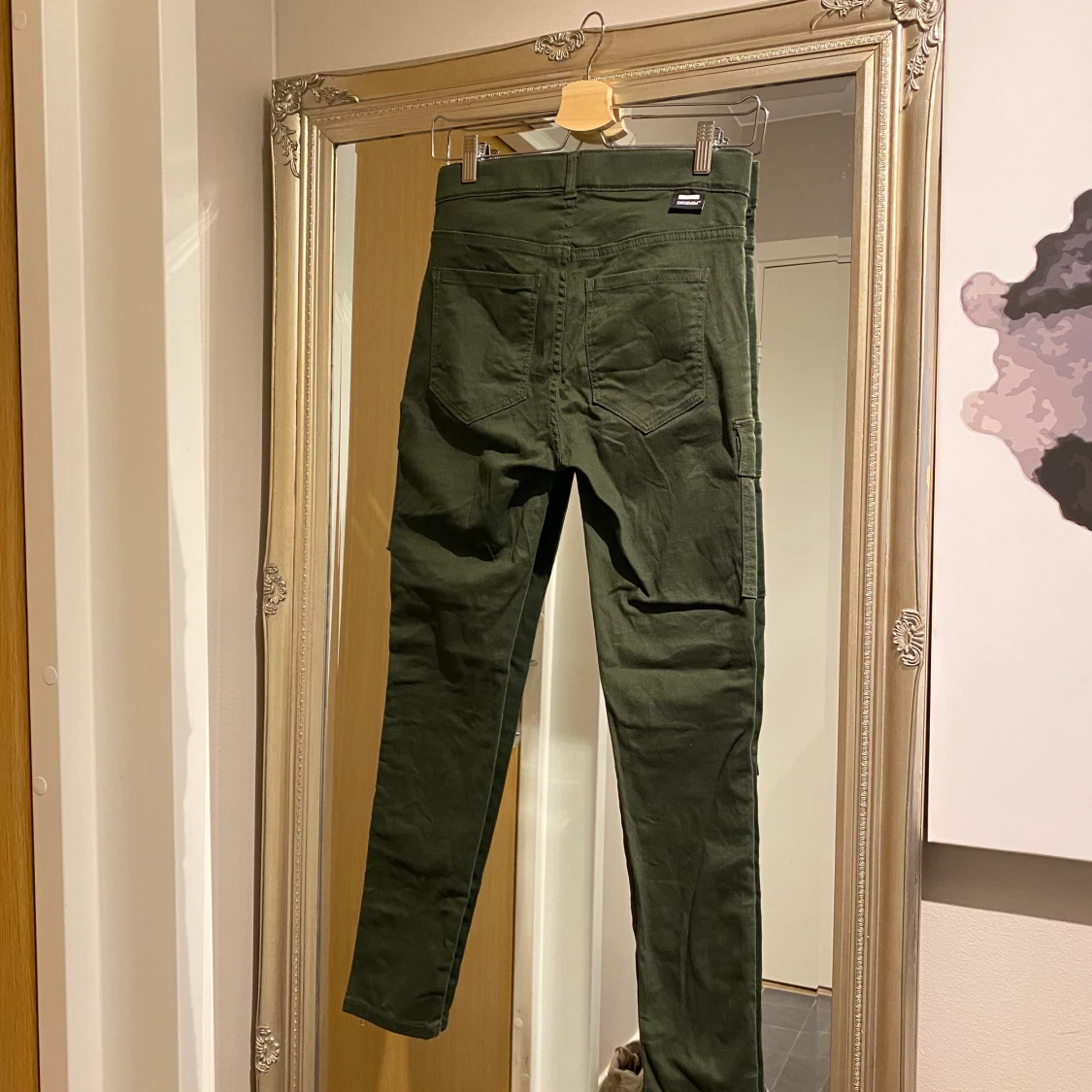 Jättesnygga gröna byxor i stretchigt material - 90