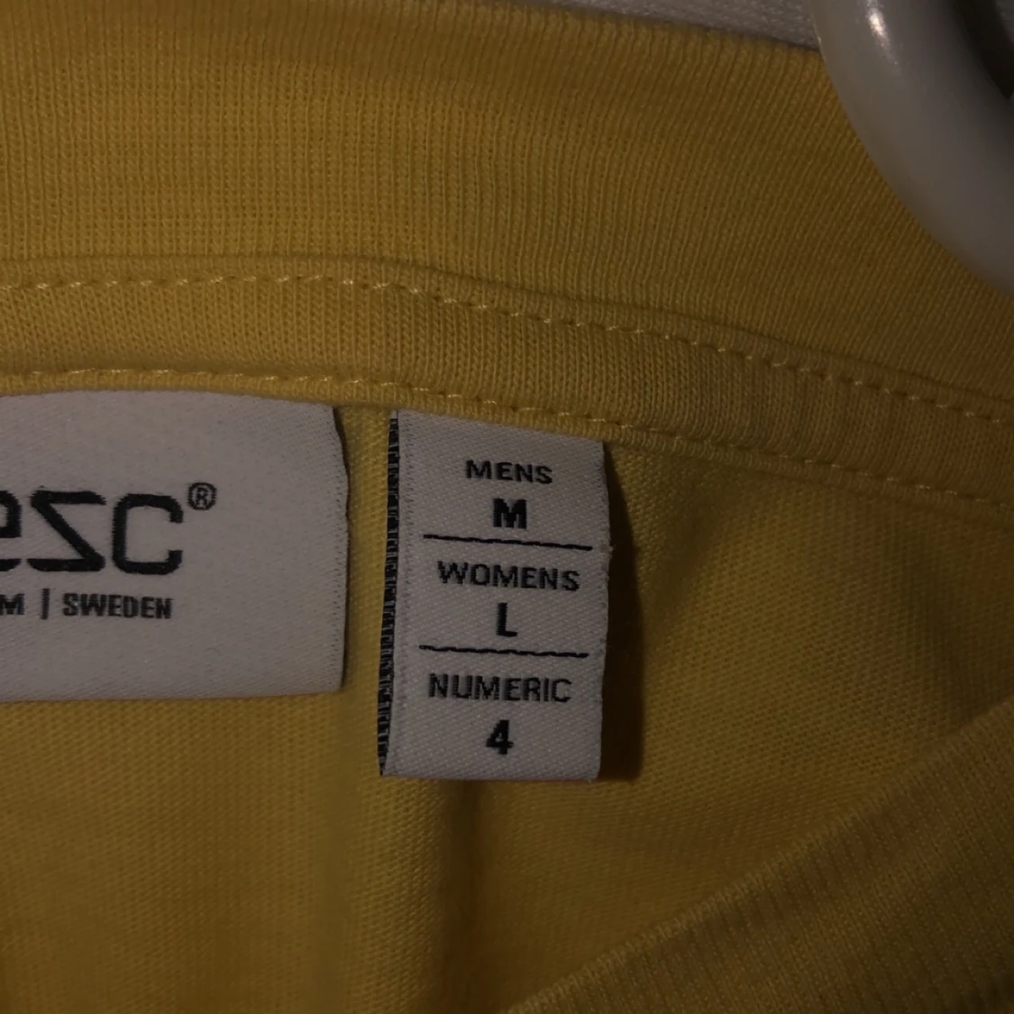 Gul t-shirt från wezc  - 91