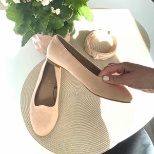 Ballerinaskor - Storlek 38. Aldrig använda då jag köpte fel storlek. 