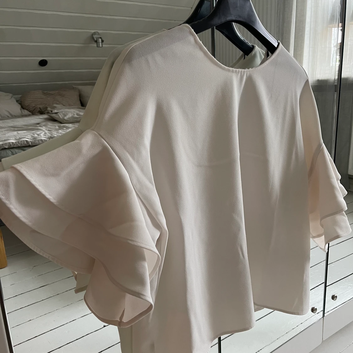 Blus med volangern - 90