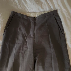grå kostymbyxor  - Jättefina grå kostymbyxor från H&M premium quality! 