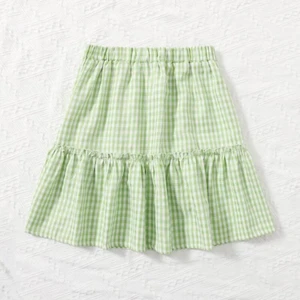 Kjol - Super gullig grön rutig kjol, perfekt inför sommaren🧚🏼‍♂️🧚🏼‍♂️ inte riktigt min stil så har aldrig använt den 