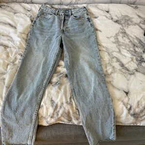 Baggy jeans! - Jätte sköna med bra material, köpta på h&m för 300kr men säljer dessa för 150kr! 