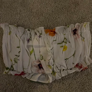 Blommig tub topp - En blommig oanvänd tubtopp