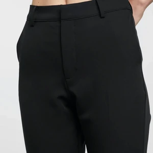 Kostymbyxor från Bikbok.  - Storlek 34💛 i mycket fint skick! Skriv till mig med ditt bud💜