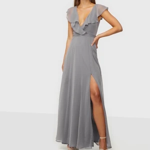 Balklänning - Säljer min balklänning då jag beställde hem två, storlek 36 men passar även mig som har 38. ALDRIG ANDVÄND ENDAST TESTAD, prislappen kvar (priset kan diskuteras)