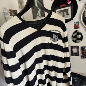 Mysigt översized pappa-tröja  - Köpt second hand på Emmaus och såld endast för att den inte kommer till användning🤎🤎🤎