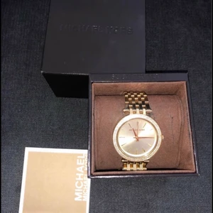 Michael kors klocka - Som ny. Box tillkommer. Länkar tillkommer.