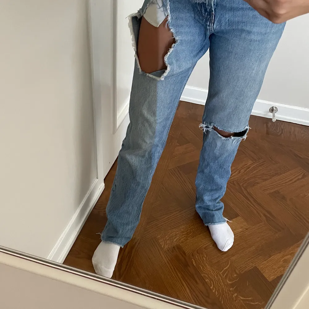 Super sköna jeans som sitter väldigt bra på . Jeans & Byxor.